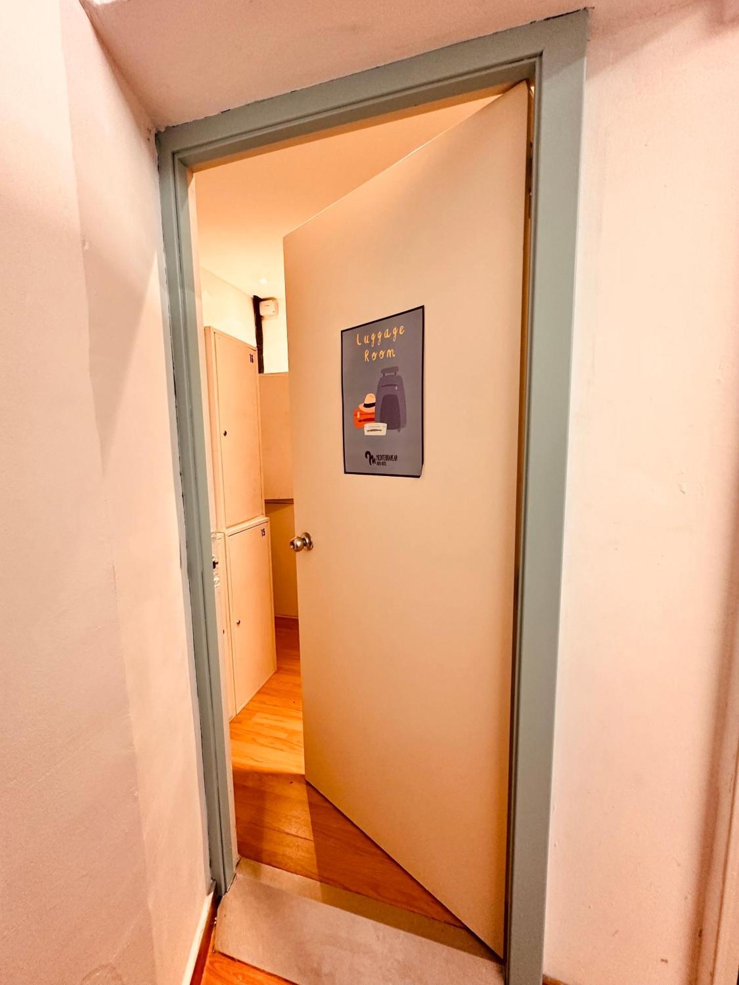 Mediterranean Hostel Barcellona Esterno foto