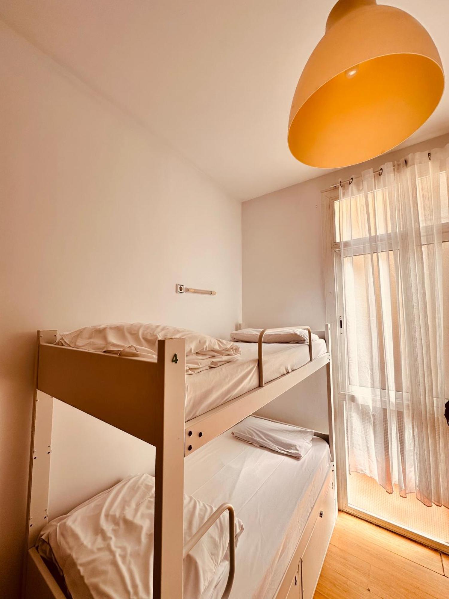 Mediterranean Hostel Barcellona Esterno foto