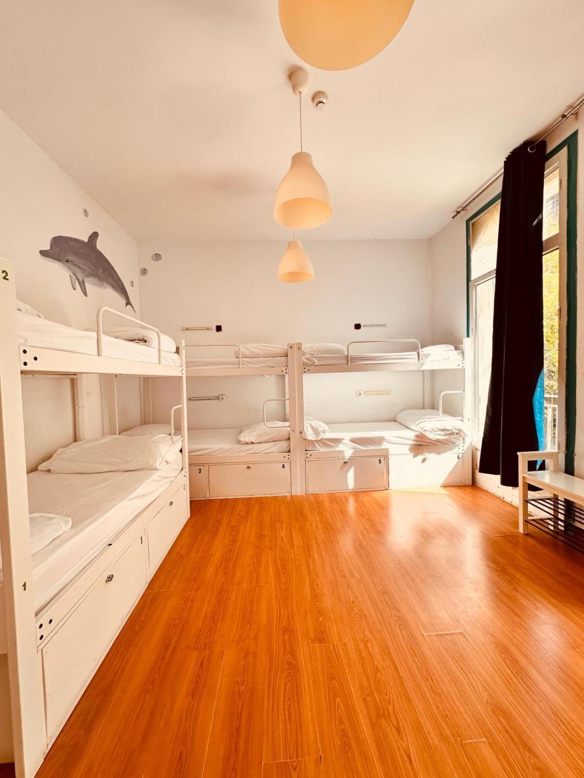 Mediterranean Hostel Barcellona Esterno foto
