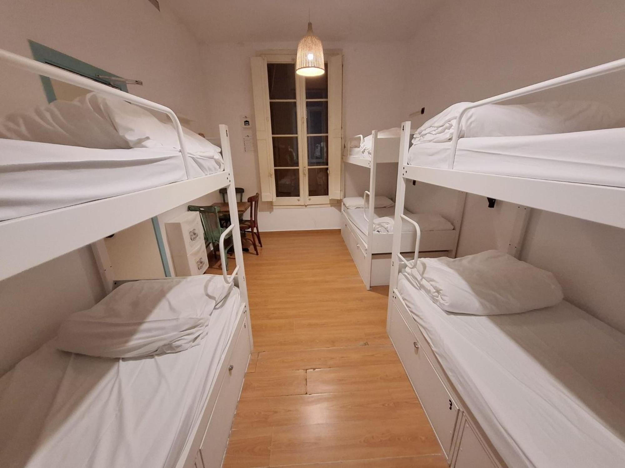 Mediterranean Hostel Barcellona Esterno foto
