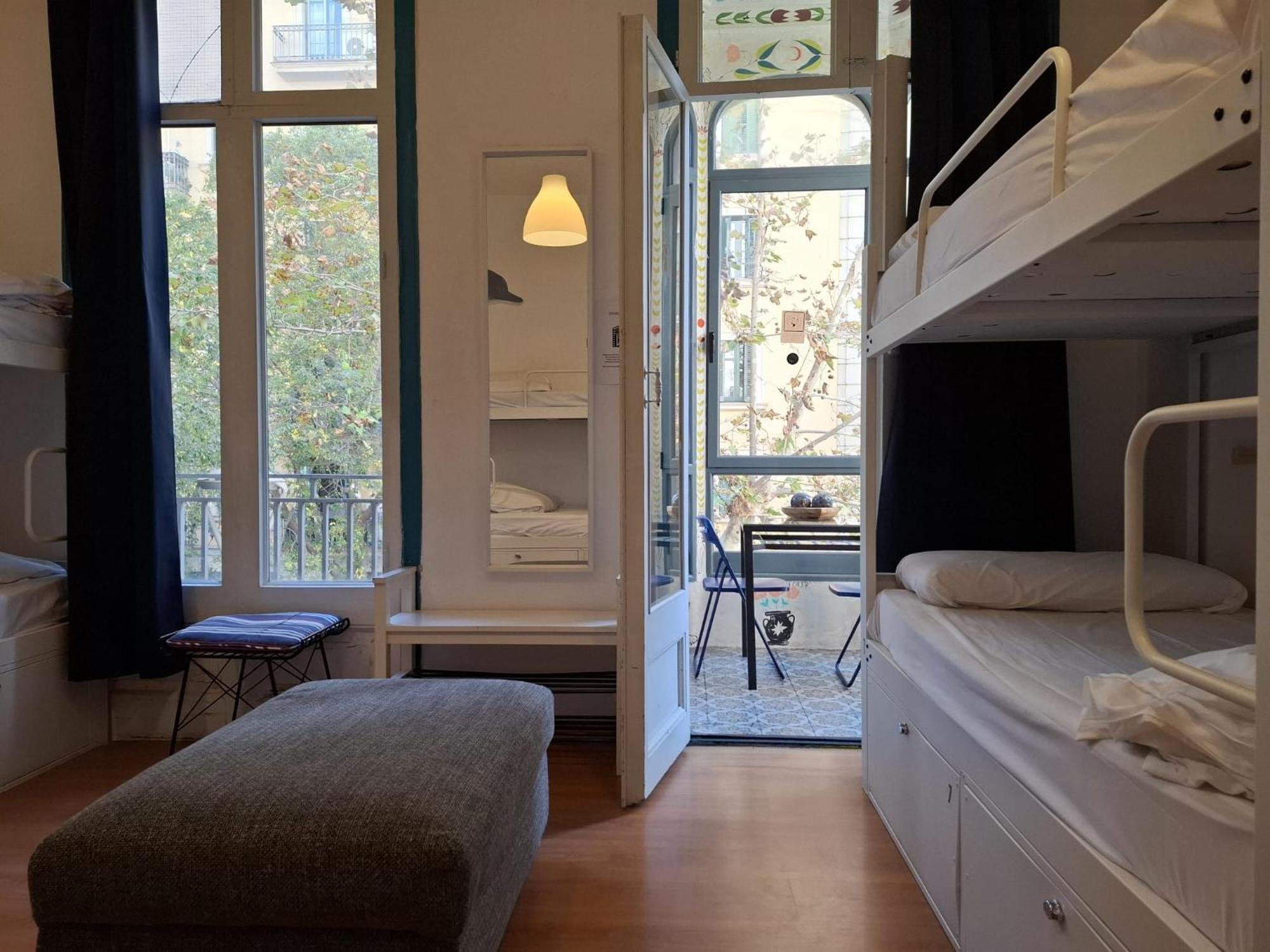 Mediterranean Hostel Barcellona Esterno foto