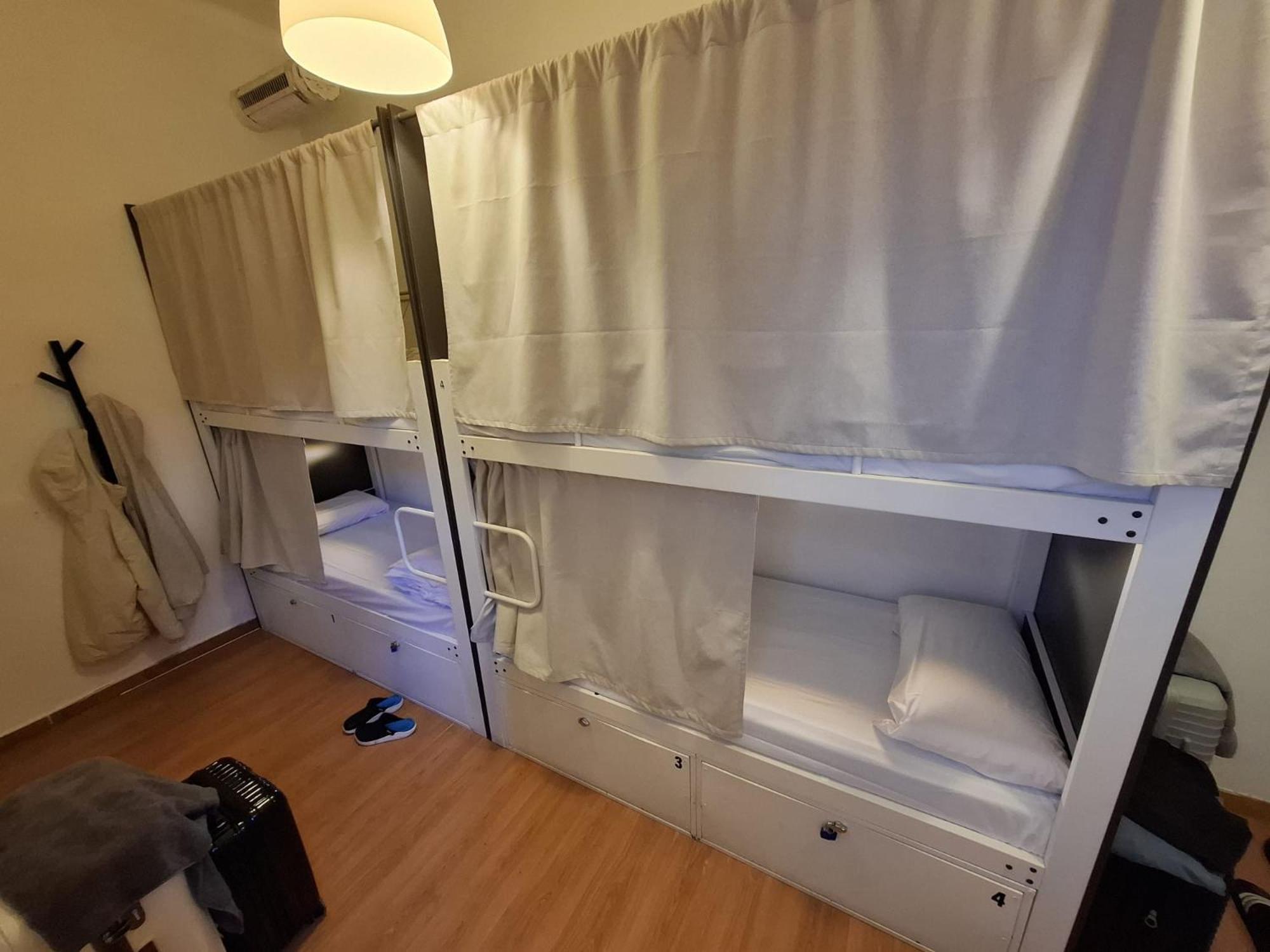 Mediterranean Hostel Barcellona Esterno foto